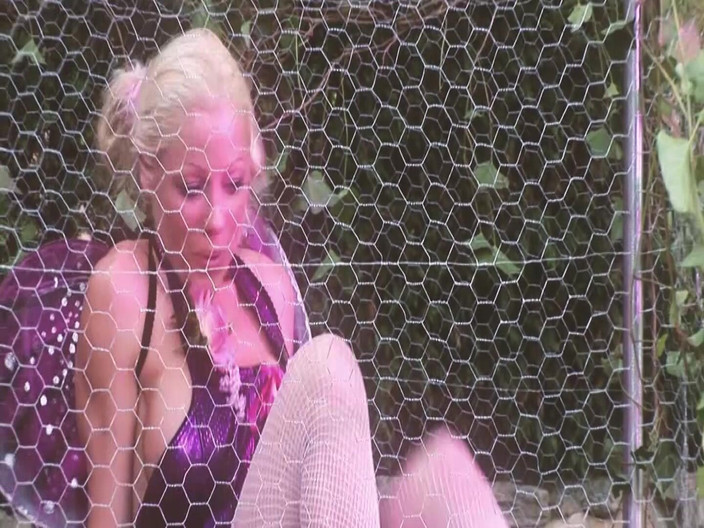 The Window of Sex: Sex Garden Scene 3 Blonde Dengan Pantat Besar Dalam Pakaian Dalam...