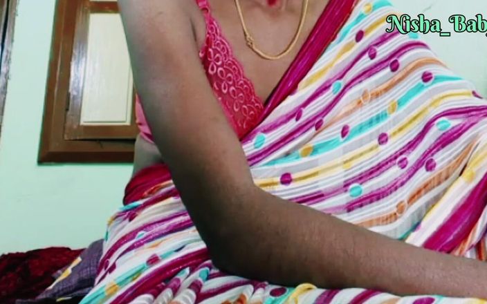 Nisha_Baby: Une fille desi sexy taille une pipe et mange du...