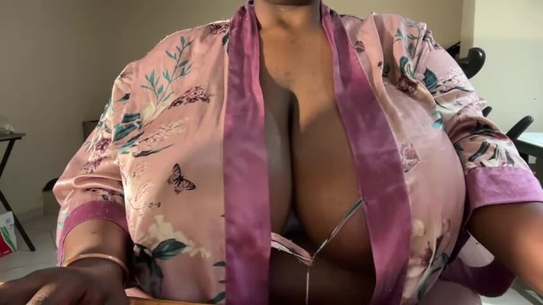 Legendary Booty Overdose: Gordas stripteasing e gemidos fetiche