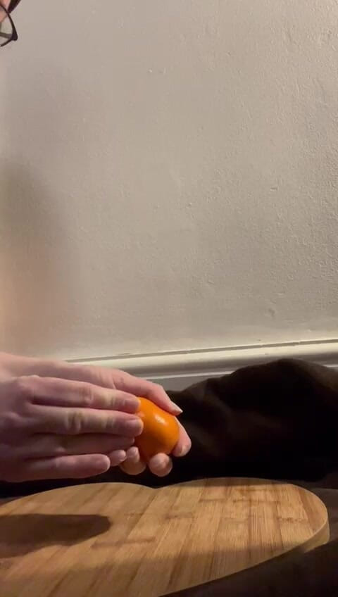 MeandMrs: Drcení bosými chodidly a oranžová