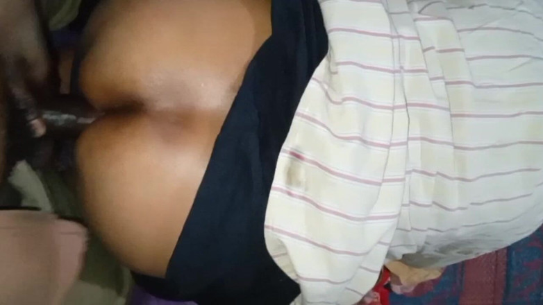 Bengaliauntykichut: Tyłek Desi Bhabhi zerżnięta w stylu bengalskim