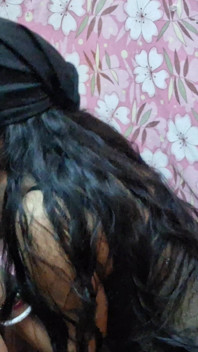 Isteri cantik memberikan blowjob yang bagus dan buah dada menekan