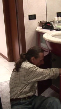 Infidélité à la maison avec Vera, une MILF italienne dévergondée aux cheveux bruns se fait dilater le cul et remplir la bouche