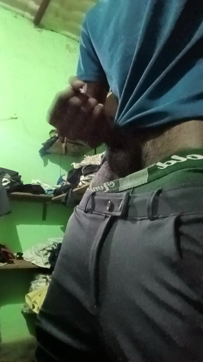 Brell puer sex: Masturbándose gran polla y muy duro