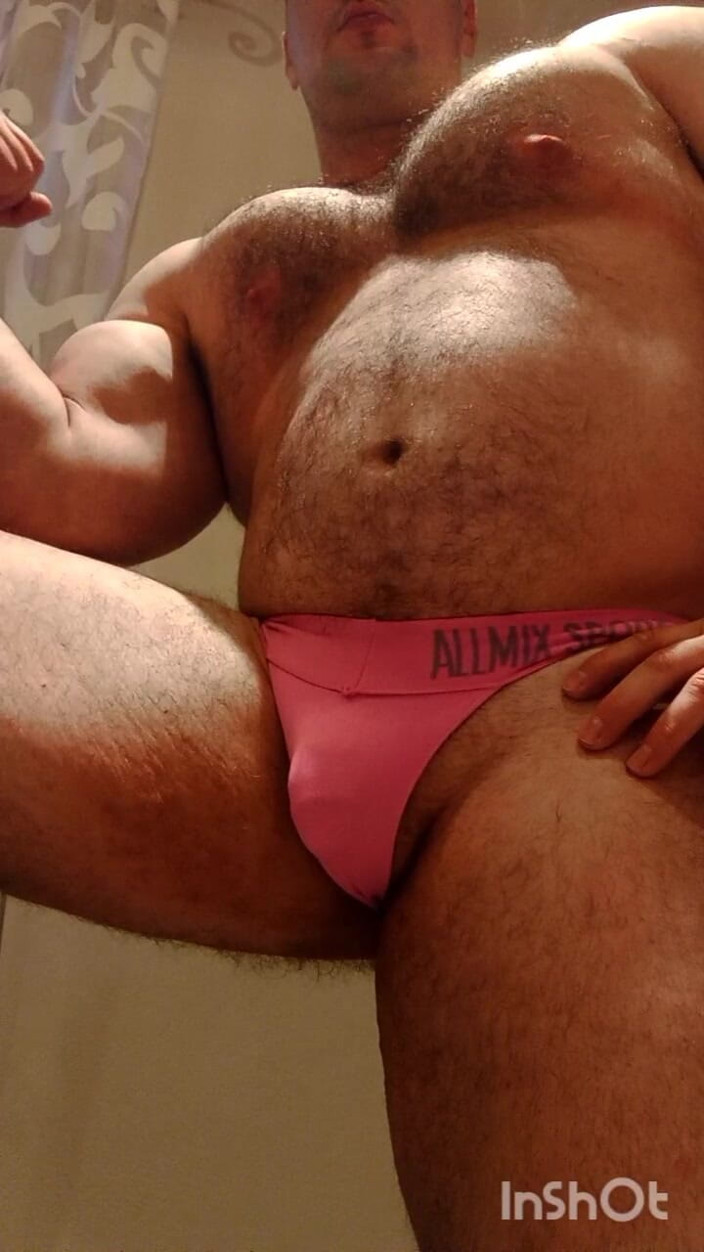 Markwolf: Bodybuilder Strips and Drinks His Fresh Cum From the Glass