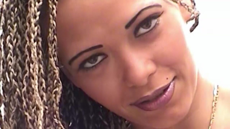 Bangora clips: La ragazza succhia un grosso cazzo in profondità e si...