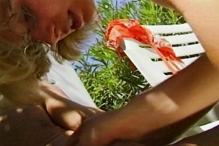 Planete Francaise: プールパーティーでのフランス人グループファック