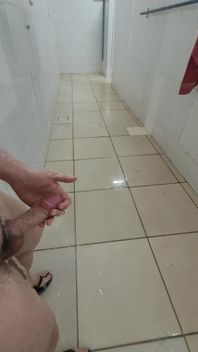 Raw Jerking off