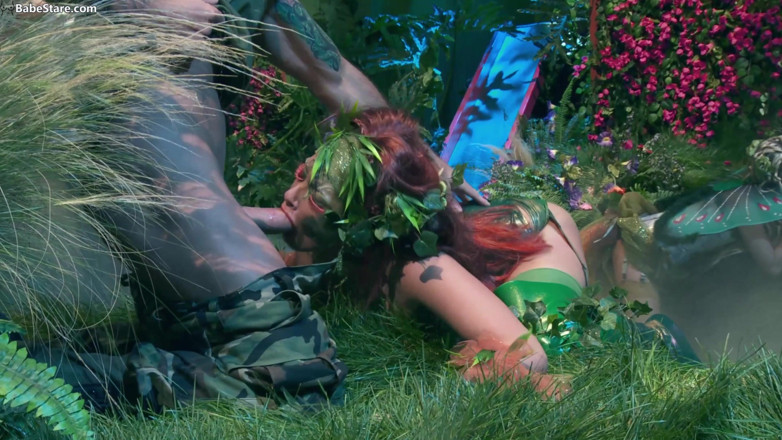 Babe Stare: Poison Ivy Parody: Kostümlü seksi kızlar grup seks yapıyor