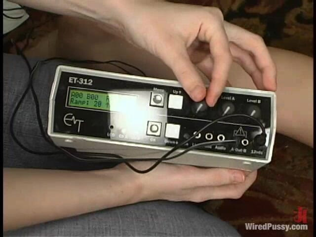 Wired Pussy by Kink: Polvoriento