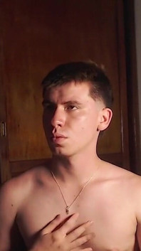 A Straight Guy Masturbating Naked in Front of His Fans' Publicom