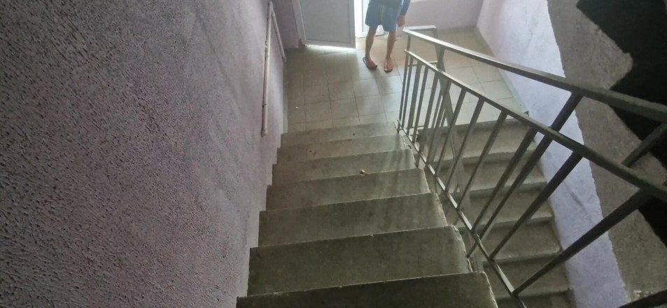 ArchiRusik: Ateşli twink oral seks, sikiş, büyük yaraklar ve merdivenlerde bolca...