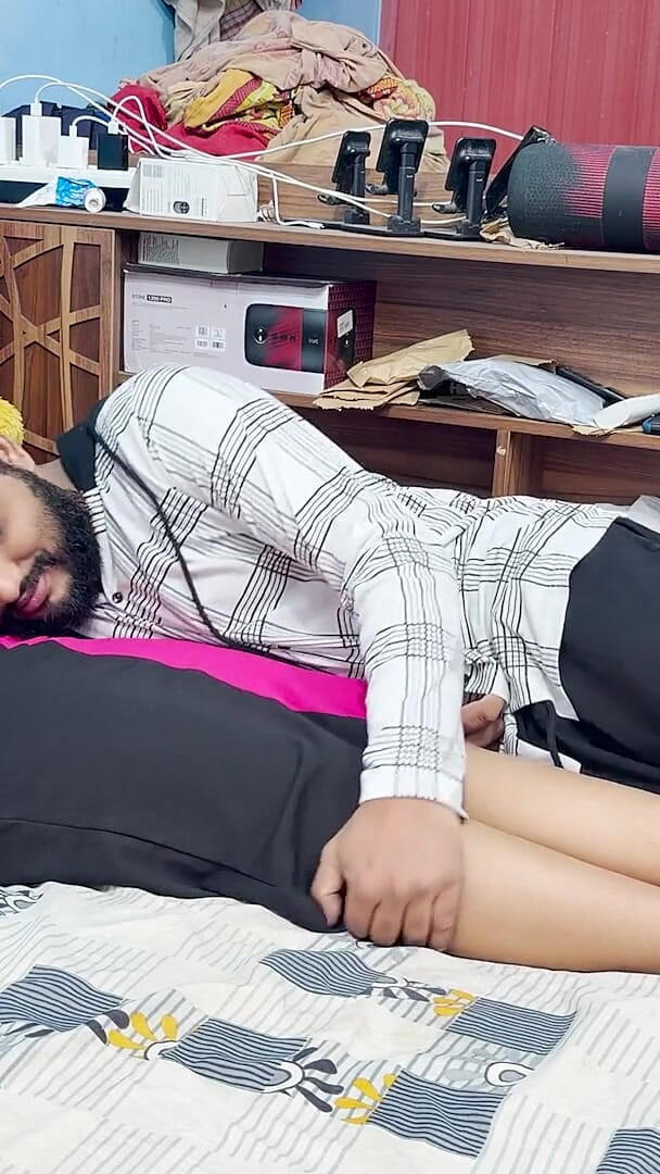 Vaishnavysharunraj: malyaali bos garl boy staph dvara pairon ki maalish