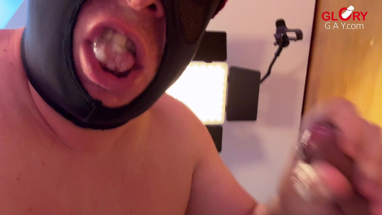 GLORYHOLEGAYS: XL-Півень у Gloryhole: гаряча сперма прямо в рот!