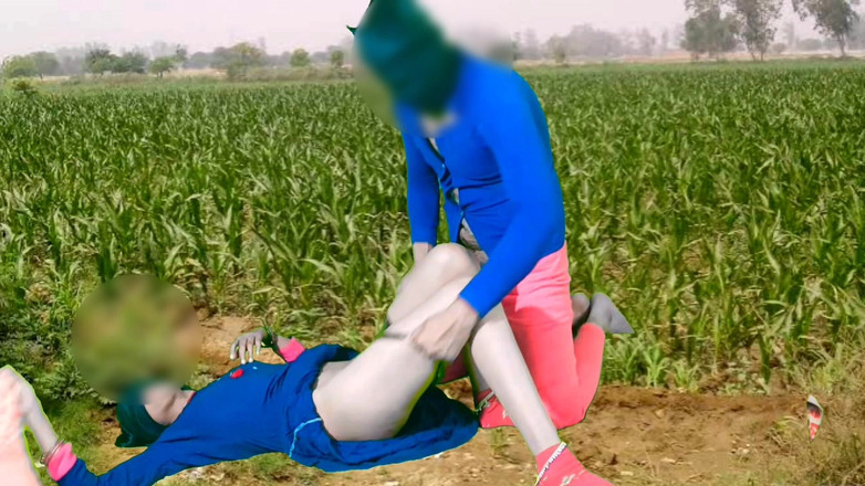 Rakul008: Une villageoise se fait baiser dans la jungle