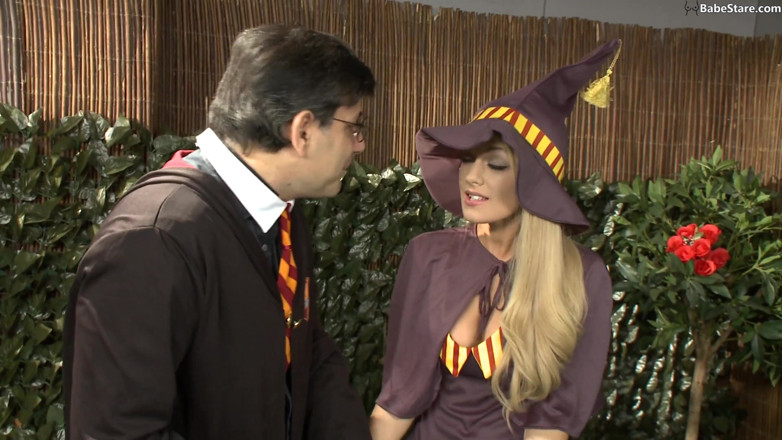 Babe Stare: Sexy parodie na Harryho Pottera!