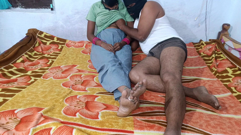 Desihotcouple: 印度热辣人妻自拍热辣性爱