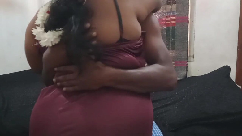 Santhi89: Esposa tamil caliente en casa bonita follando