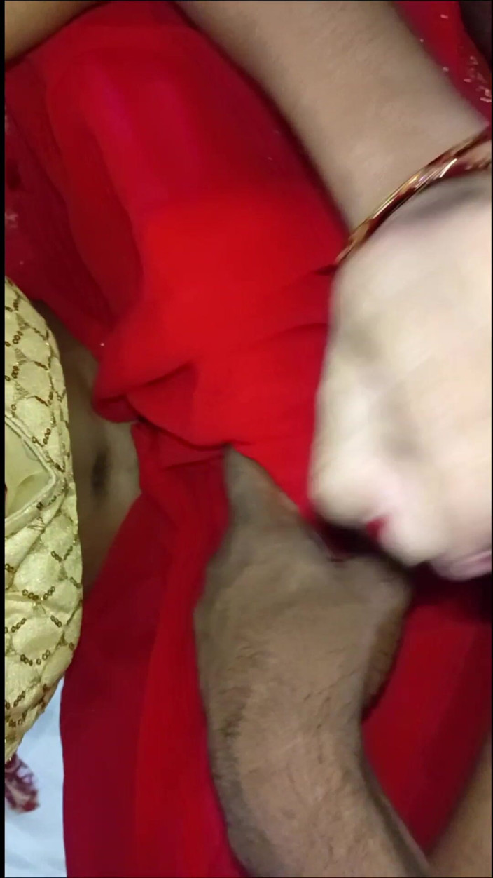 HottexSexygirl: Hintli yeni çift otel odasında sert sikişiyor