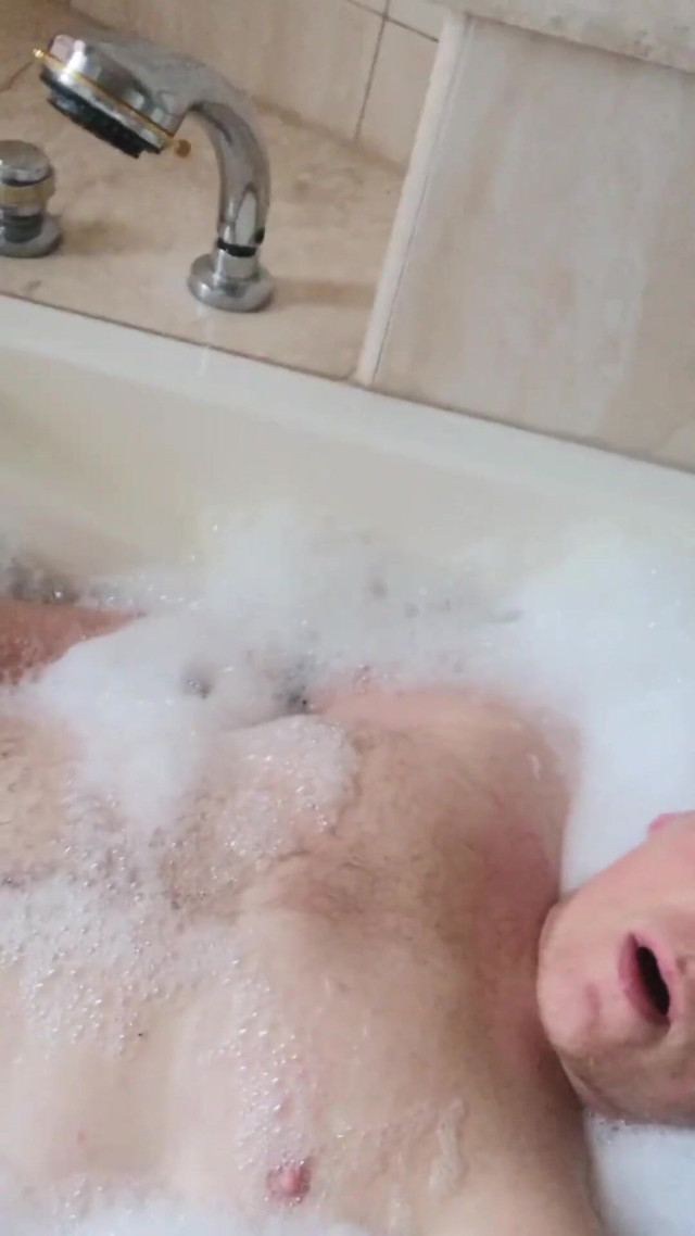 Chilling in the Bathtub (Red ass projects)