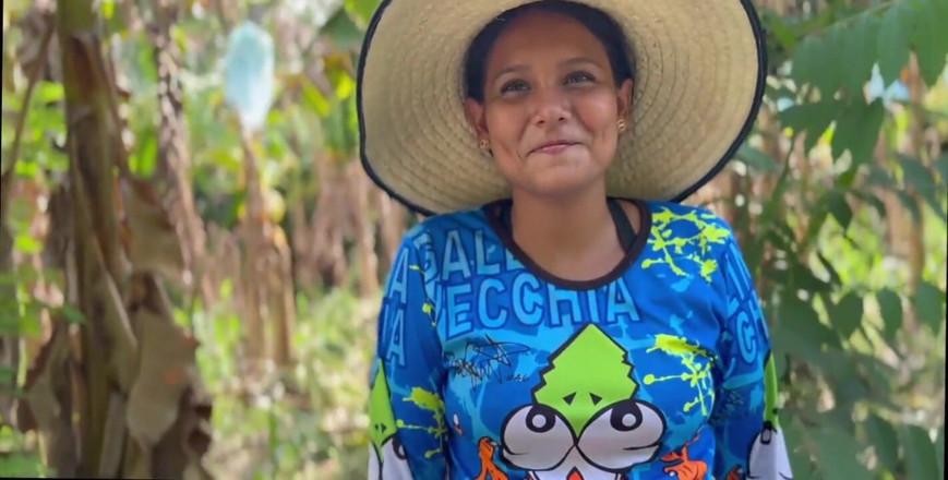 EMY_AND_JONH: Encuentro una mujer campesina noble y la hago chupar a...