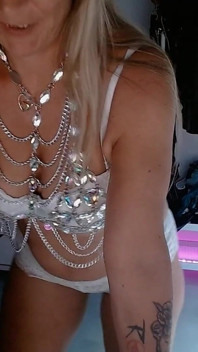Hot Momma Striptease and Solo Play