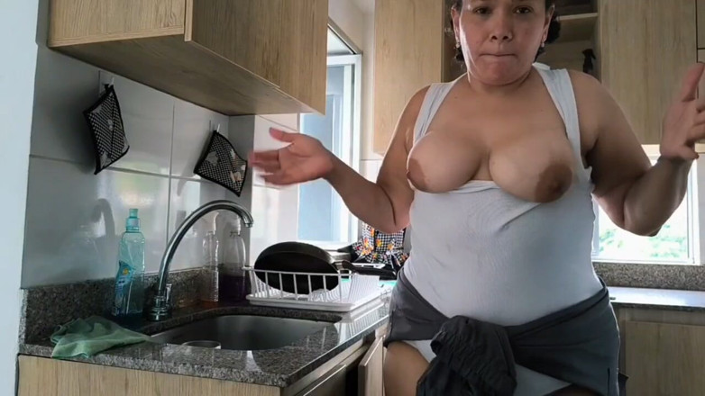 Milfcaliente69: Ich heuere eine MILf-angestellte an und sehe zu, wie sie...
