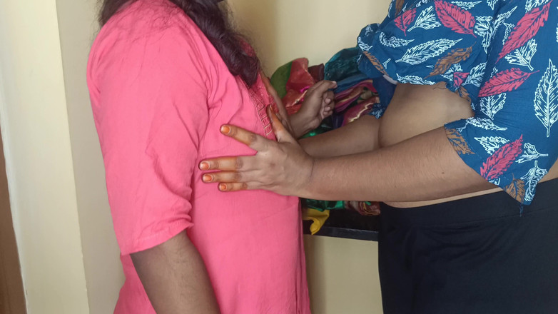 Laxi ammu: Vysokoškolačka lesbička se svou nevlastní sestrou