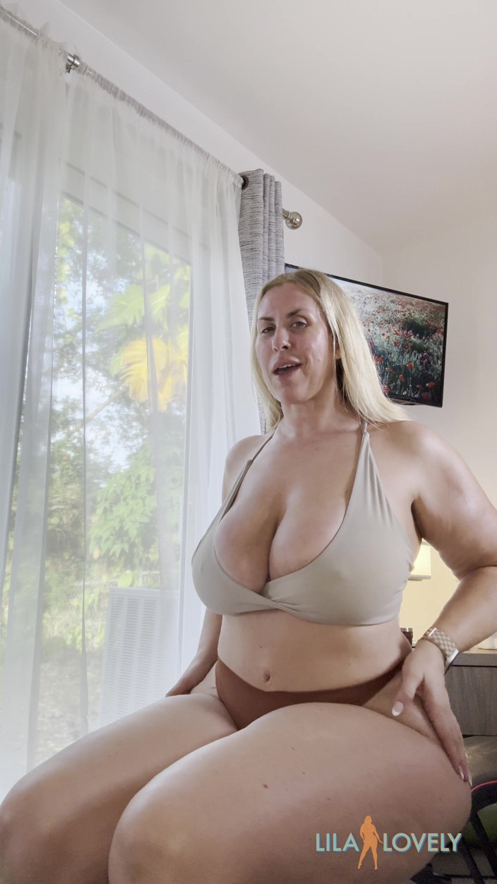 Lila Lovely: Lila Lovely Antrenament &amp;bd. Călărire cu vibrator pe bancă