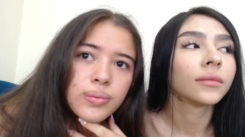 Teen amateur Latinas: Colegiais lambem pau e provam suas línguas enquanto compartilham saliva