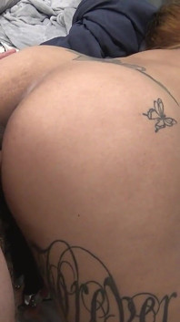 Bu ateşli orta yaşlı seksi kadın için büyük yüze boşalma