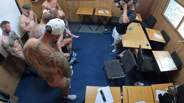 PORNSTAR UNIVERSITY: За лаштунками: зйомка мініатюрної Лотті Лу з усім класом (частина 2)