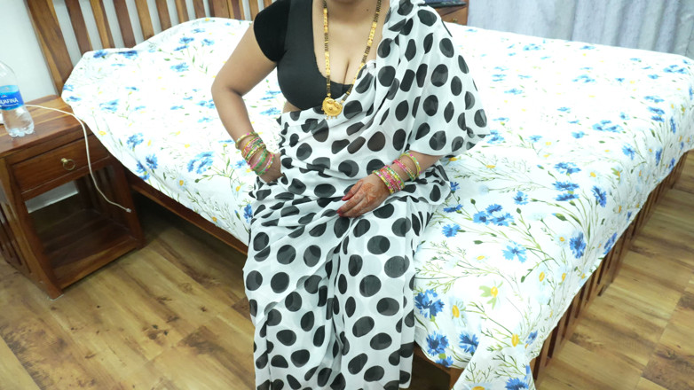 Pari bhabhi: Hari ini saya berasmara dengan suara Hindi punggung ibu tiri...
