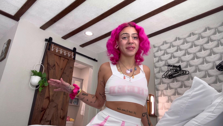 Nali Marie: 啦啦队长笑小鸡巴羞辱