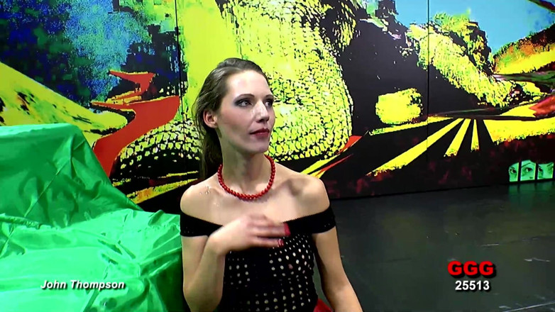 Gang Bang Germany: Viktoria在狂野的ggg群P吞下精液和肛交