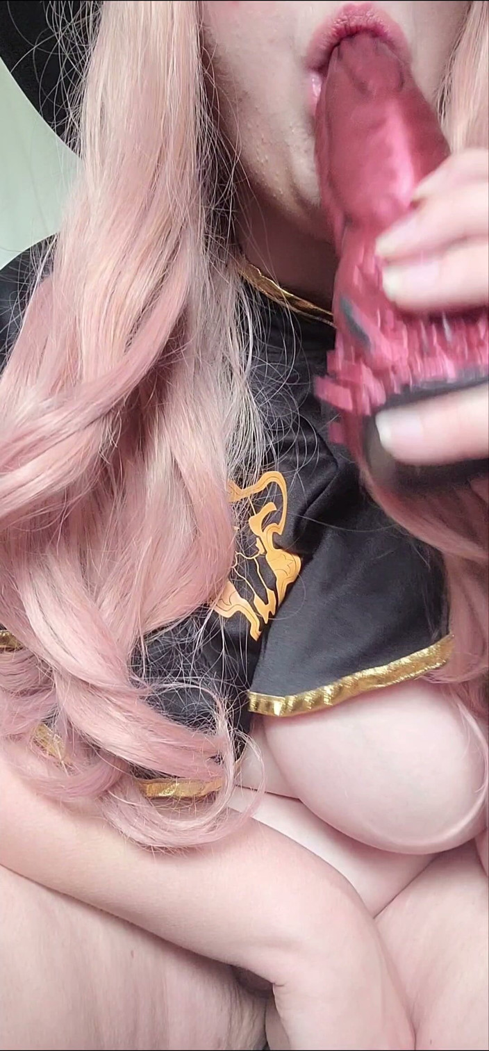 KatnipKitten: BBW Black Clover Vanessa Fucks Herself