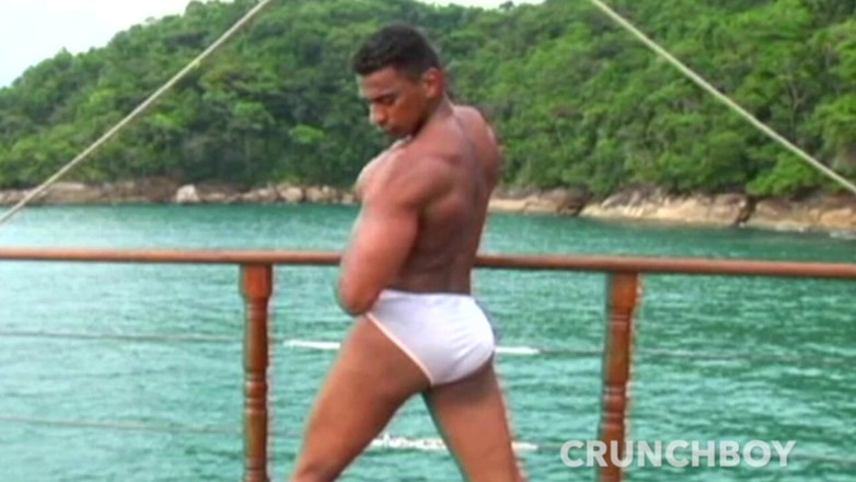 Gaybareback: Латиноамериканський twink трахається без презерватива з другом