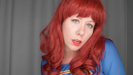 Deanna deadly: Evil supergirl necesita tu provocación de lápiz labial rojo y...