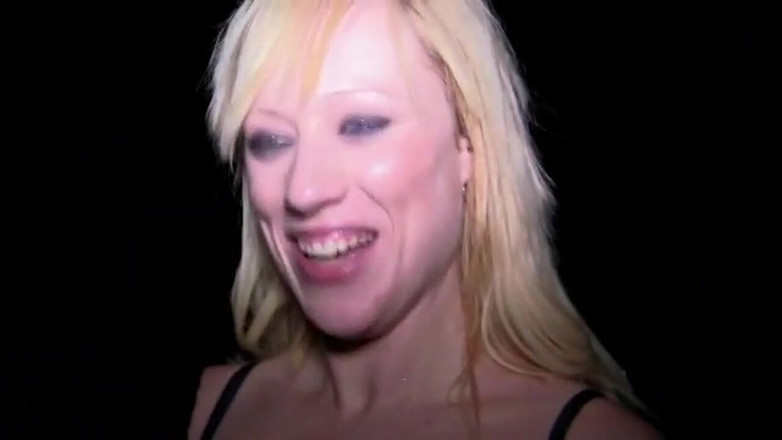 Creampie Clinic: Doggers Büyük Meme Uçlu Sarışın Sürtüğü Sikiyor
