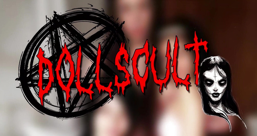 Dolls Cult: Dech beroucí lesbický polibek mezi dvěma sexy holkami