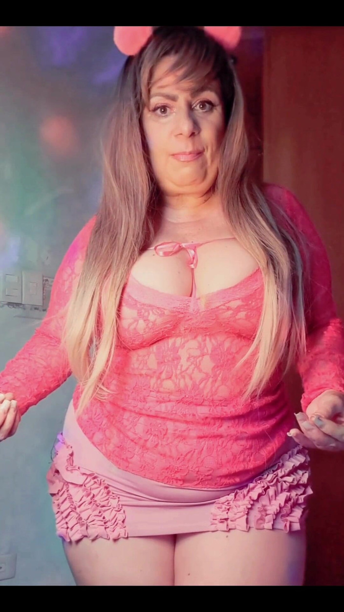 UtopianHumor507: She Is Indeed a Great Wife for Her Male