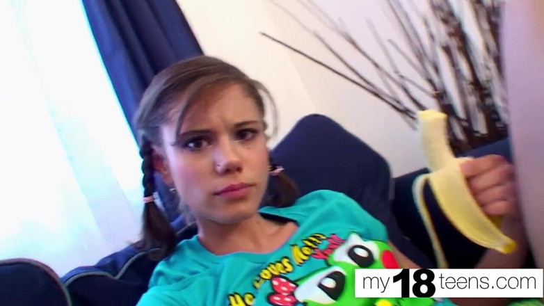 My 18 Teens: My18teens - gata sexy joga vibrador de buceta molhada - solo quente