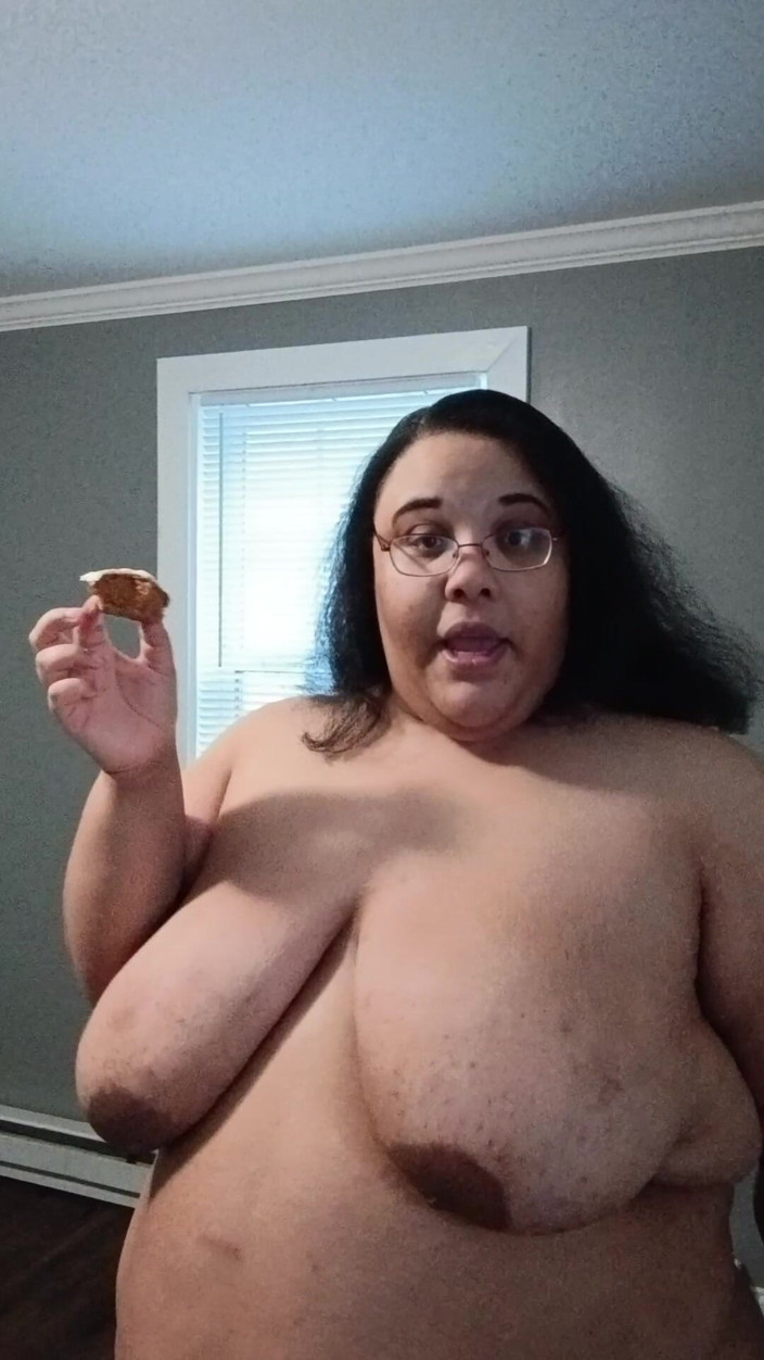 Jessica pigslut: Набиваю моє обличчя кексами, поки голий