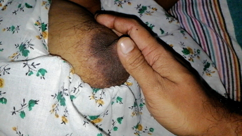 Sweety In Bed: Hängenes desi-mädchen, fick mich bitte sofort, mein ehemann geht jetzt...