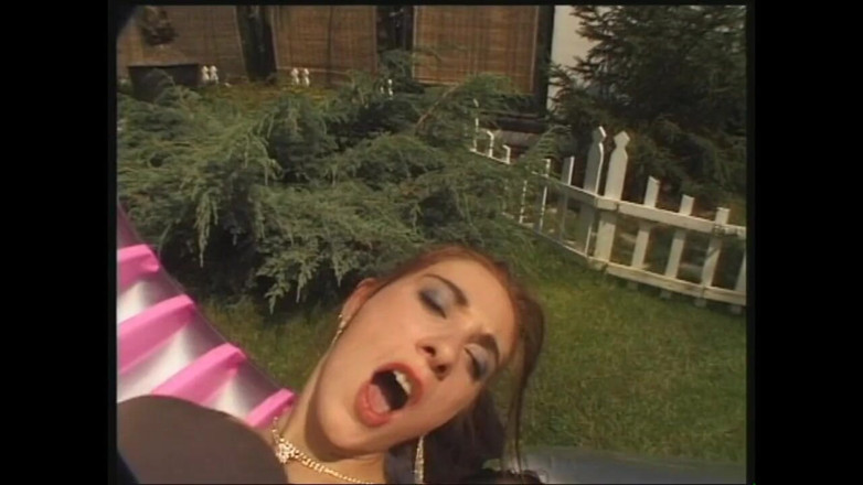 MMV films - The Original: Una giovane rossa arrapata si fa sfondare il culo in...