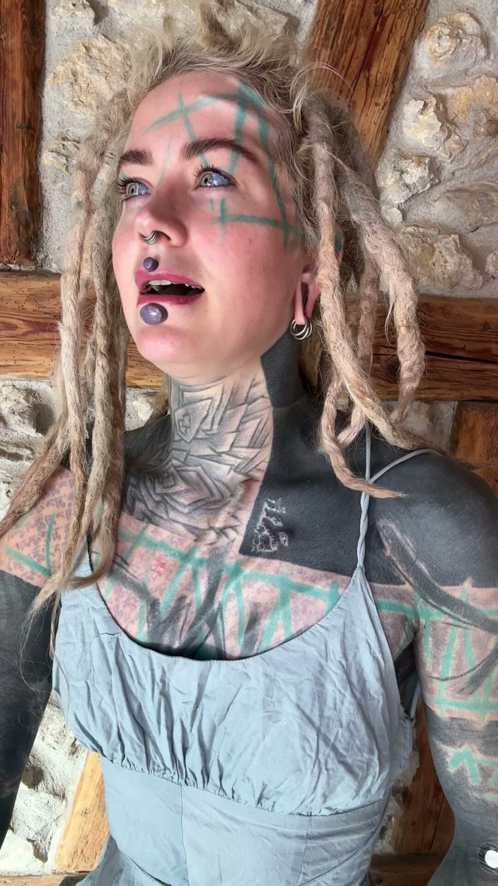 Anuskatzz: I Get New Boobs. Open This Video and Find Out...