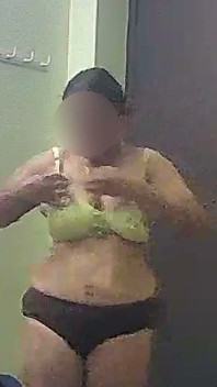 Po kąpieli sukienka zmienia seksowną Bhabhi