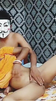 Dívka přivede sousedovu přítelkyni poprvé do svého domu, aby měla poprvé sex s přítelem