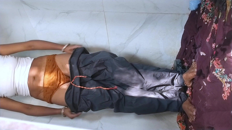 Rakul008: Saxy indická sexy postava mladá bhabhi se koupe !! Bhabhi má...