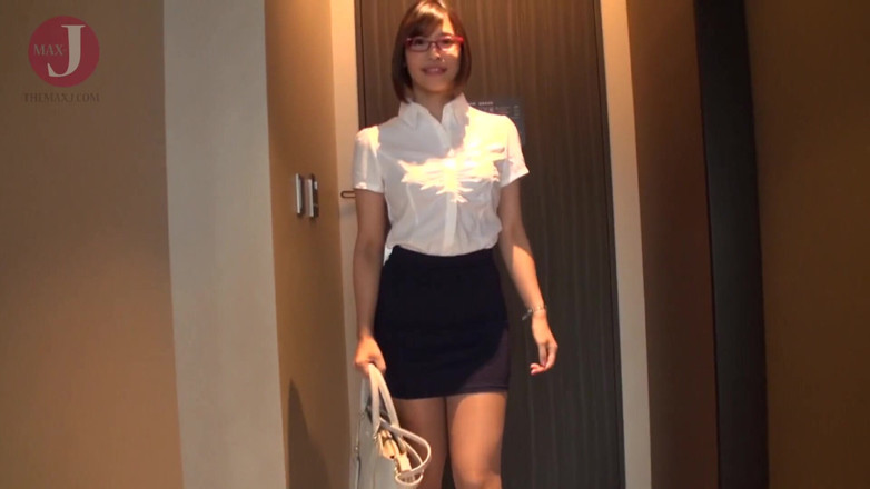 HMJM Japan: A Beautiful Secretary with an Outstanding Style and Glamorous Body...